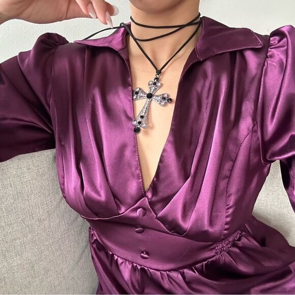 Y2k gothic oversized cross necklace on black cord - Picture 2 of 5